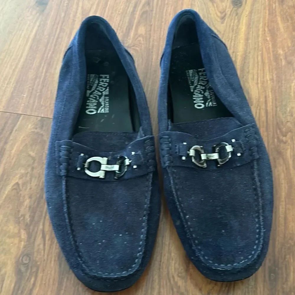 Ferragamo navy suede loafers with silver buckle 42￼